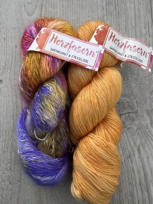Alt-Text Produktfoto: „Zwei Stränge Herzfasern Wolle im Set: links No. 50 bunt gefärbt in Pink, Gelb, Violett und Gold, rechts No. 11 in kräftigem Sommerorange.“ 	•	Klare Struktur im Text: Absätze & Bulletpoints. 	•	Hinweis auf Einmaligkeit deutlich hervo